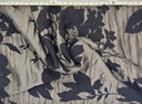 Brocado negro flor beige