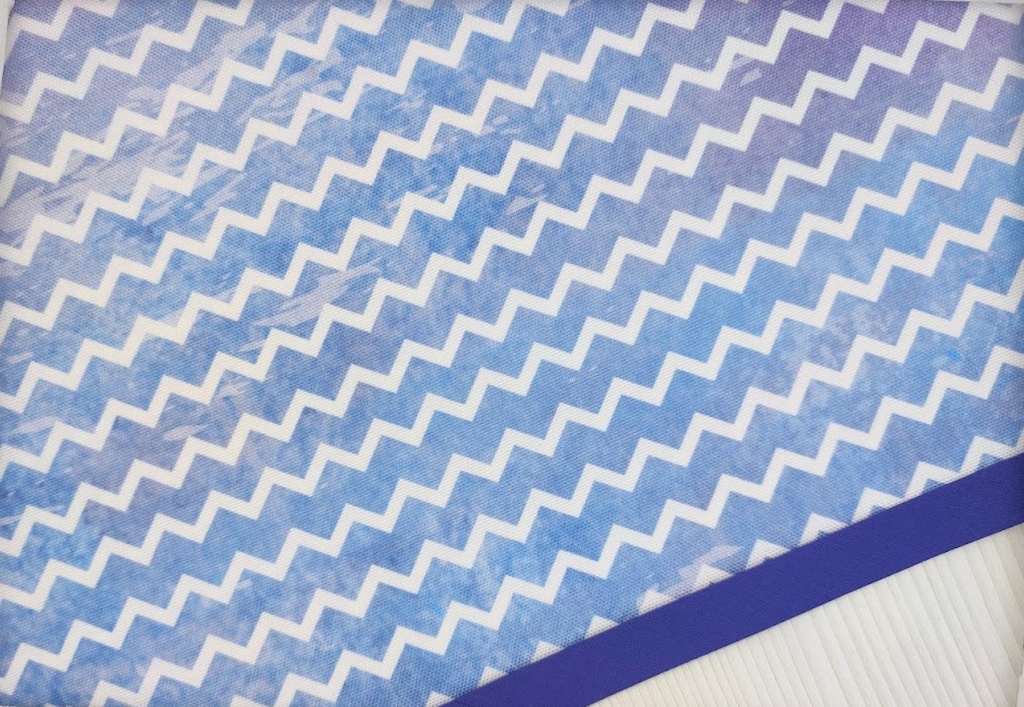 Mantelería zigzag celeste lila