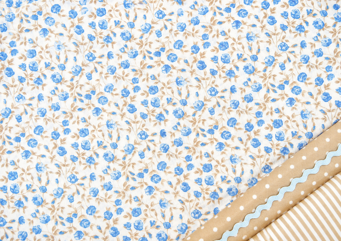 Popelín flores celeste beige "Jardín azul"